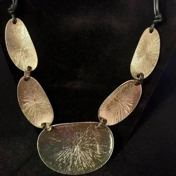 🛑 3 for$25 deal. SHINY black SILVER TONE METAL PEBBLE PANELS
LINKED NECKLACE - Picture 7 of 7
